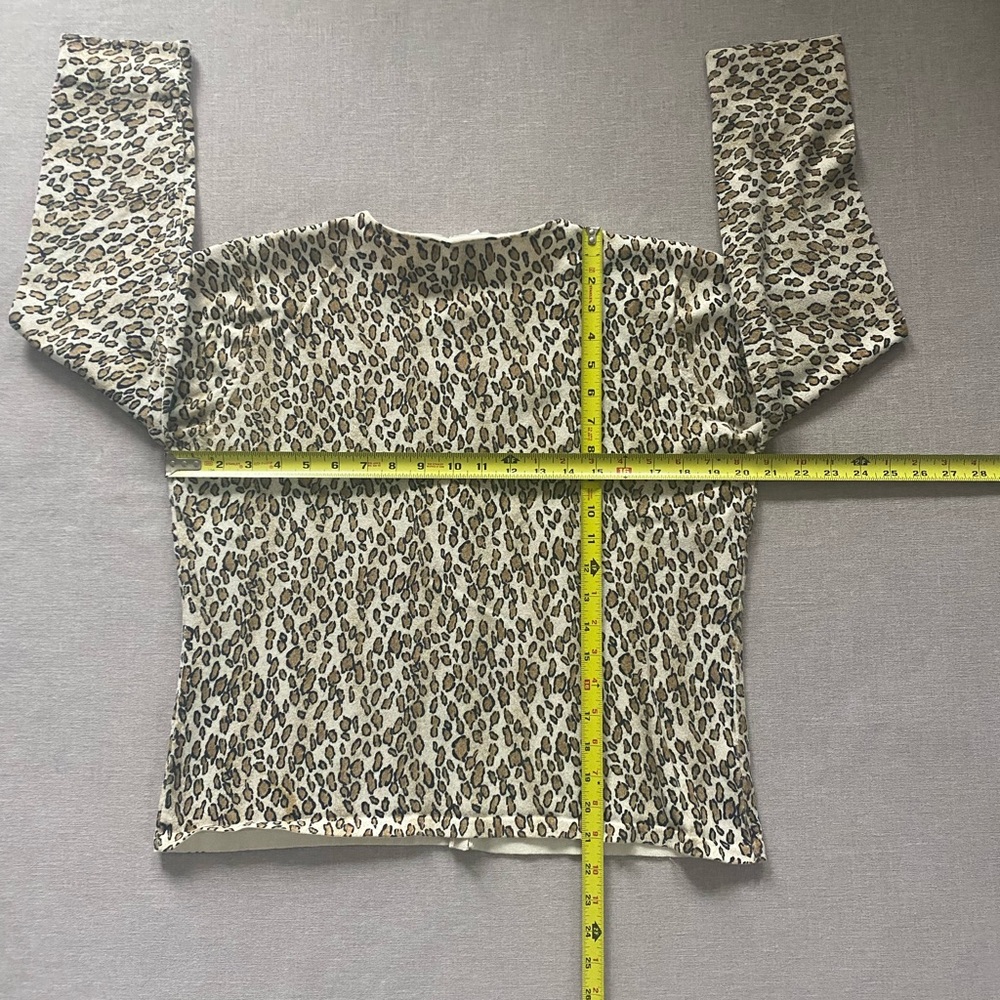 Liz Claiborne leopard print cardigan. - Picture 8 of 11